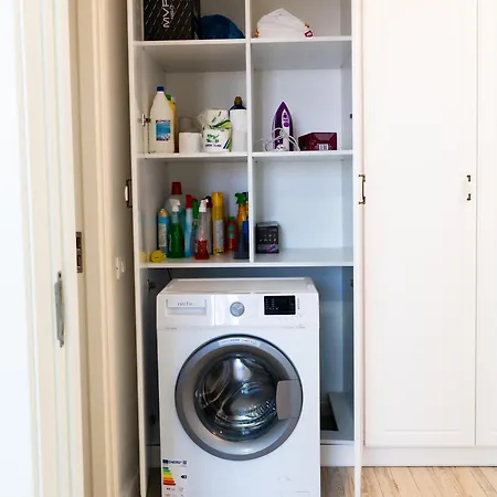 Alexis Spacious Classic