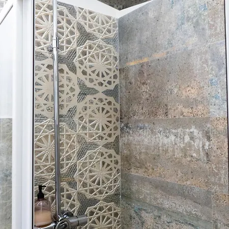 Alexis Spacious Classic *