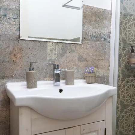 Alexis Spacious Classic مامايا